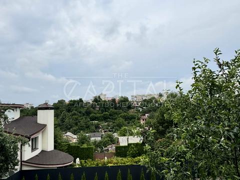 будинок за адресою Листопадна вул.