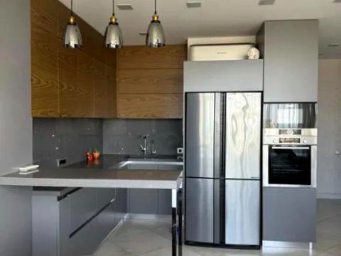 квартира за адресою Літературна вул., 8