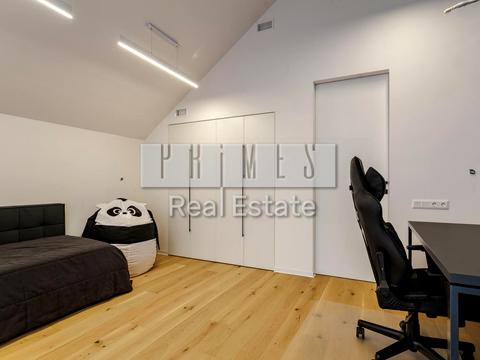 будинок за адресою Вишнева вул.