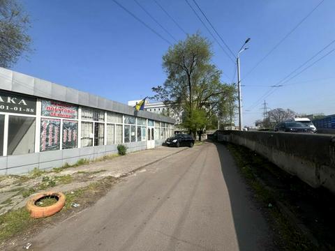 комерційна за адресою Десантників пл., 10