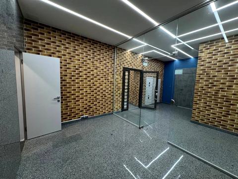 комерційна за адресою Центральна вул., 21-Б