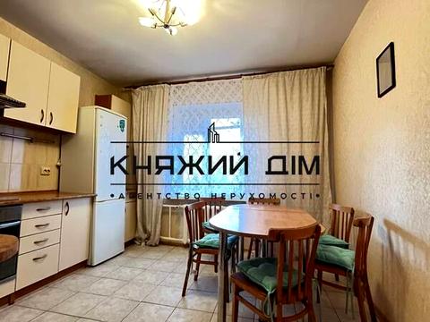 квартира за адресою Драгоманова вул., 12-А