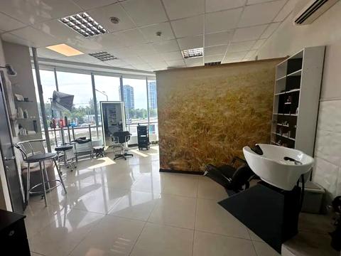 комерційна за адресою Набережна Перемоги вул., 10