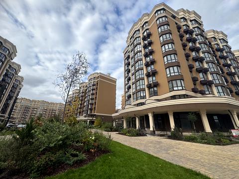 коммерческая по адресу Радісна, 4