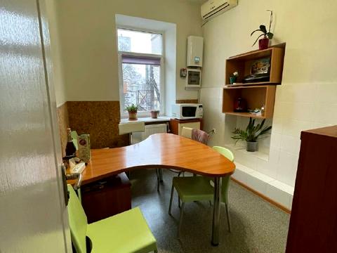 комерційна за адресою Левка Лук'яненка вул. (Василя Жуковського), 1