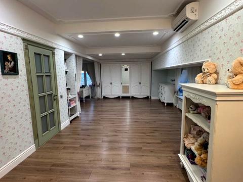 квартира за адресою Наддніпрянський просп. (50 років СРСР), 8