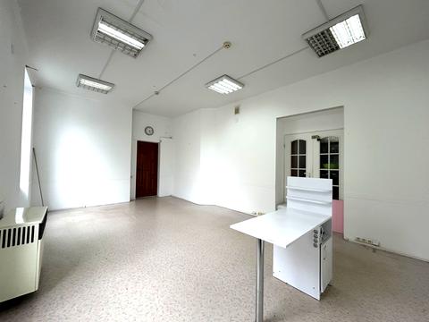 комерційна за адресою Листопадова вул., 5