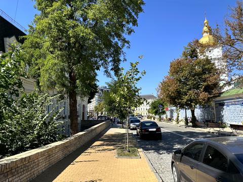 коммерческая по адресу Трёхсвятительская ул., 13