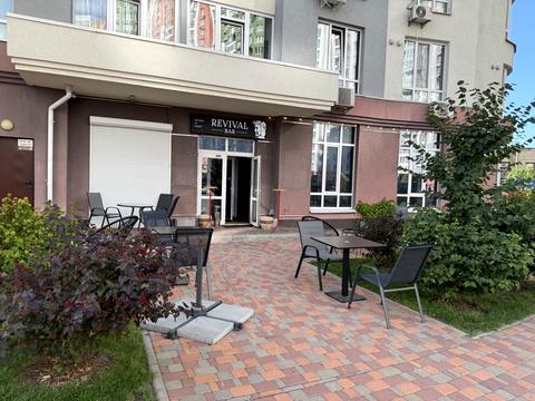комерційна за адресою Каховська вул., 62