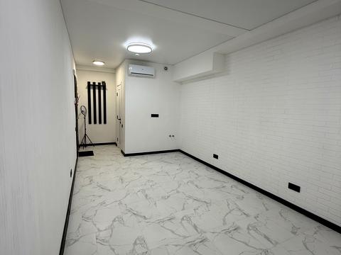 комерційна за адресою Літературна вул., 8