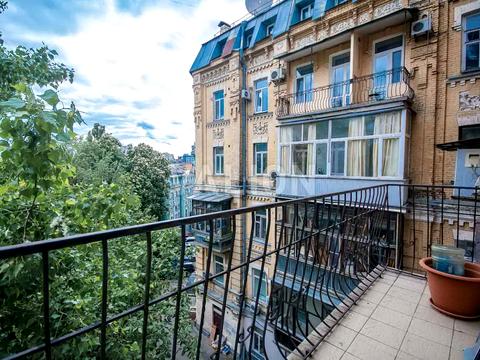 коммерческая по адресу Трёхсвятительская ул., 11
