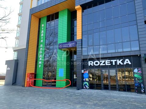 комерційна за адресою Машинобудівників вул., 2
