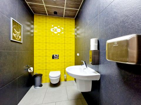 комерційна за адресою Січових Стрільців вул. (Артема), 67