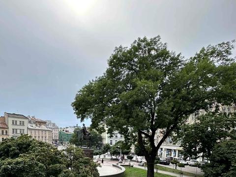 комерційна за адресою площа Галицька, 7