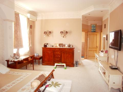 будинок за адресою Метрологічна вул., 10