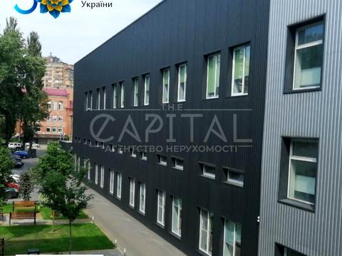 комерційна за адресою Старокиївська вул., 10