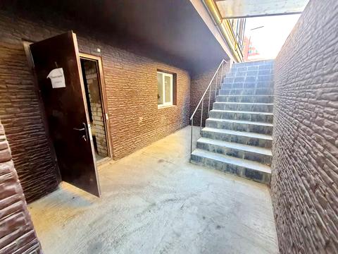 комерційна за адресою Плиева, 1Б