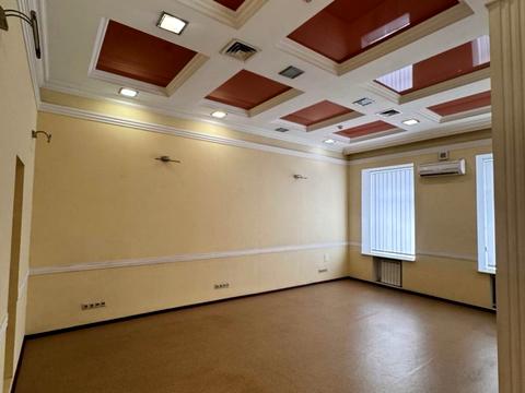 комерційна за адресою Саксаганського вул., 28