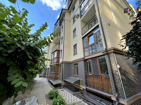 комерційна за адресою Західна вул., 8