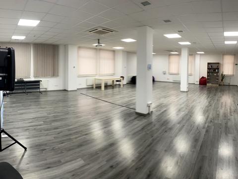 комерційна за адресою Кам'янецька вул., 1