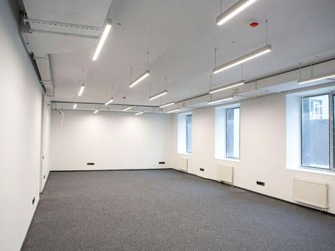 комерційна за адресою Старокиївська вул., 10