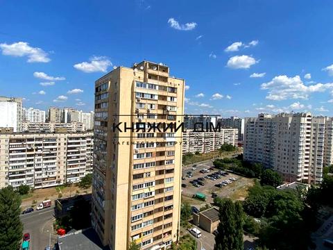 квартира за адресою Лариси Руденко вул., 21