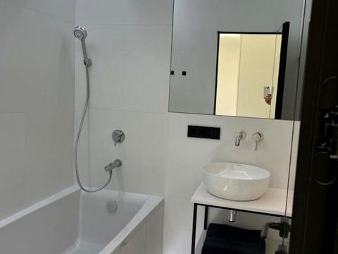 квартира за адресою Київ, Салютна вул., 2а
