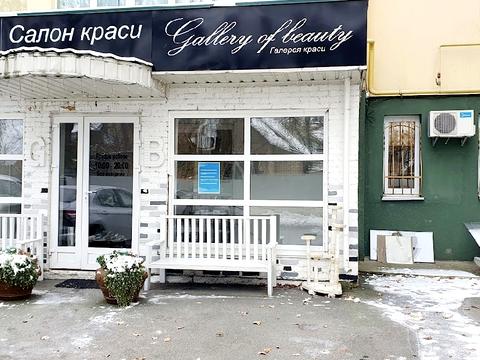 комерційна за адресою Українська вул., 48