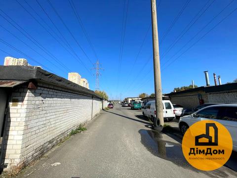паркомісце за адресою Полярна вул., 19