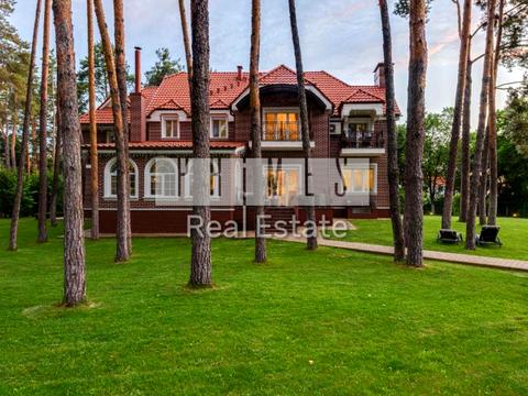 будинок за адресою смт. Козин, Дачна вул.