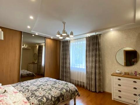 квартира за адресою Космічна вул., 3