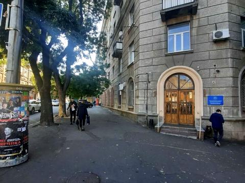 комерційна за адресою Канатна вул., 42