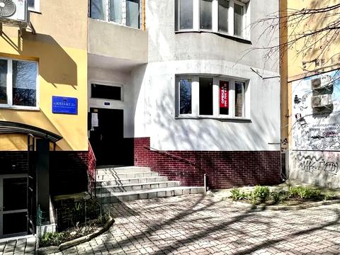 комерційна за адресою Івана Франка вул., 25А
