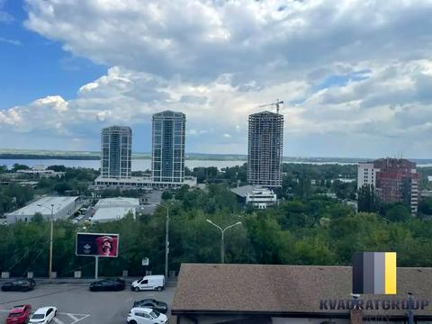 комерційна за адресою Дмитра Яворницького просп. (Карла Маркса), 1а