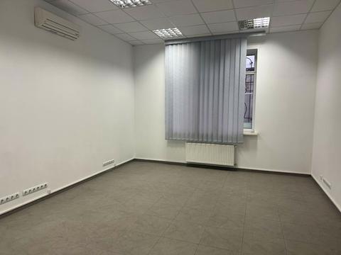 комерційна за адресою Генерала Миколи Юнаківа вул., 9