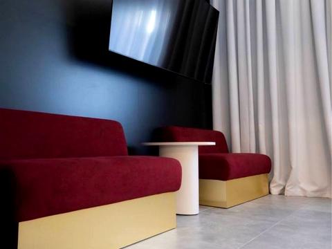 комерційна за адресою Богдана Хмельницького вул., 32