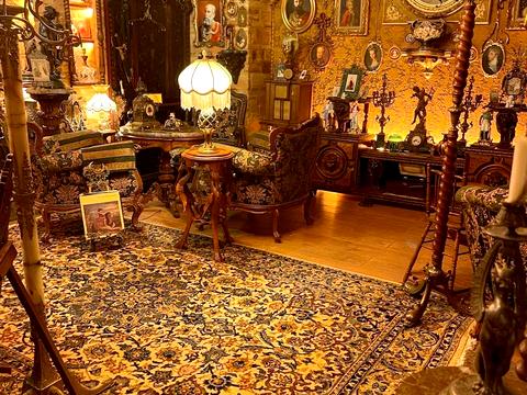 комерційна за адресою Військовий узвіз, 8