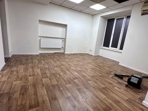 комерційна за адресою Дегтярівська, 26