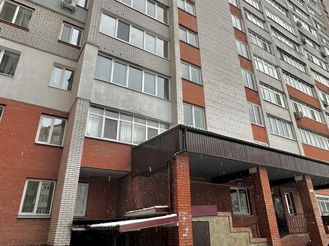 комерційна за адресою Грушевського вул., 21