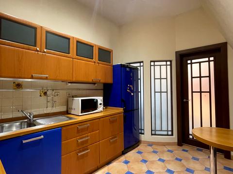 комерційна за адресою Чеховський пров., 8