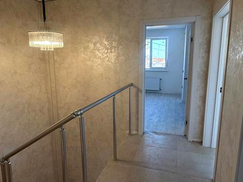 будинок за адресою Центральна вул., 1