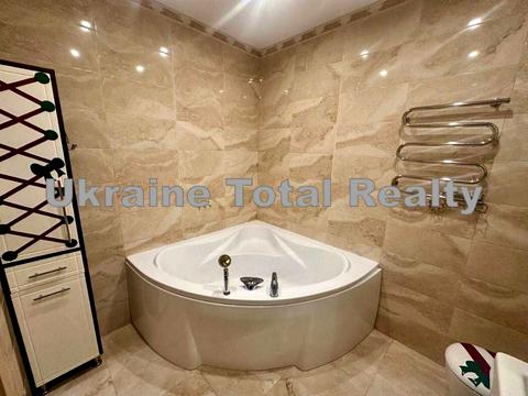 квартира за адресою Анни Ахматової вул., 30