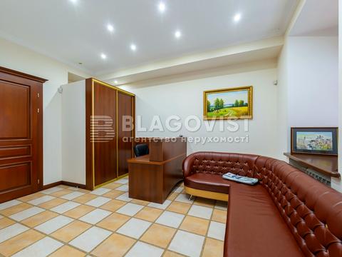 комерційна за адресою Лютеранська вул., 8