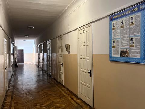 комерційна за адресою Визволення вул., 2