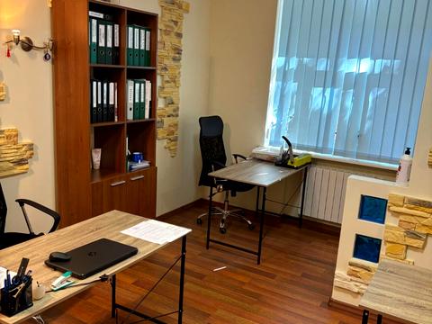 комерційна за адресою Лаврська вул. (Січневого Повстання), 6