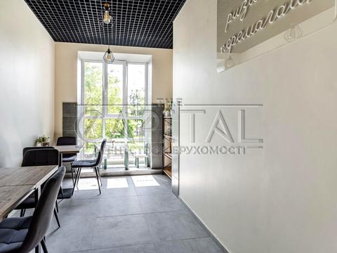 комерційна за адресою Академіка Вернадського бульв., 24