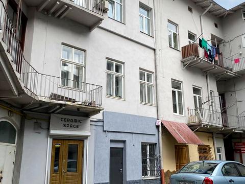 комерційна за адресою Володимира Винниченка вул. (), 4