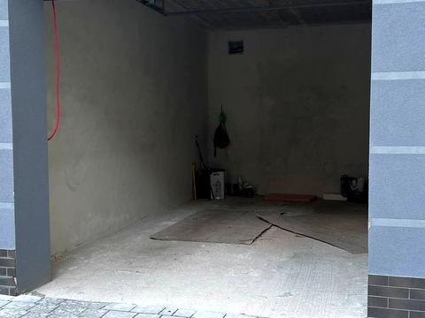 паркомісце за адресою Приозерна вул., 34