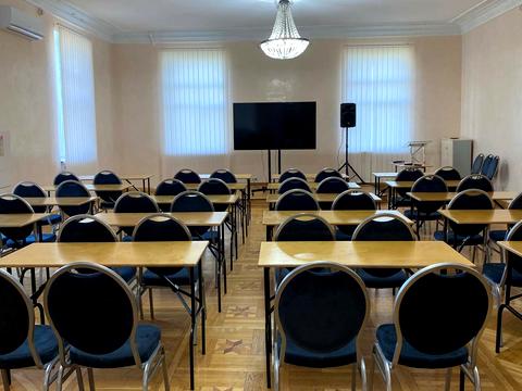 комерційна за адресою Алея Героїв Небесної Сотні, 1