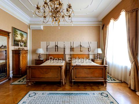 будинок за адресою смт. Козин, Столичне шосе